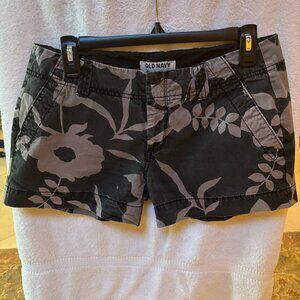 OLD NAVY SHORTS - SIZE 4